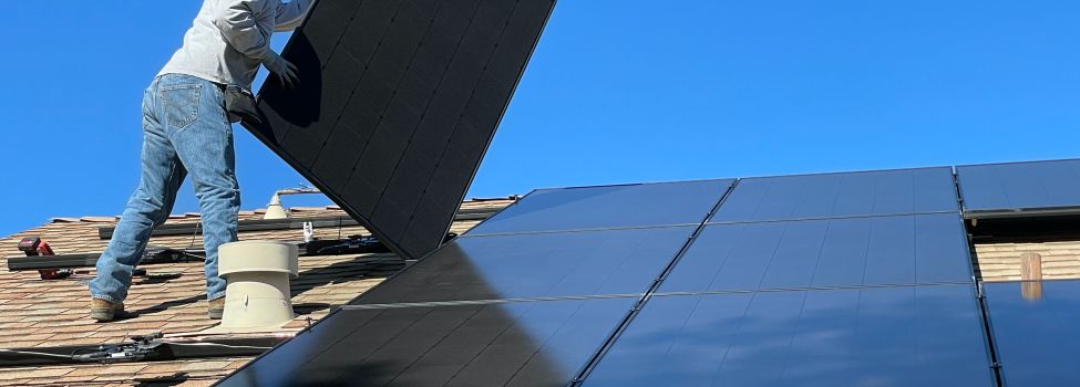 Beispielbild zur Installation von Photovoltaikanlagen auf dem heimischen Dach. Beispielbild zur Installation von Photovoltaikanlagen auf dem heimischen Dach.