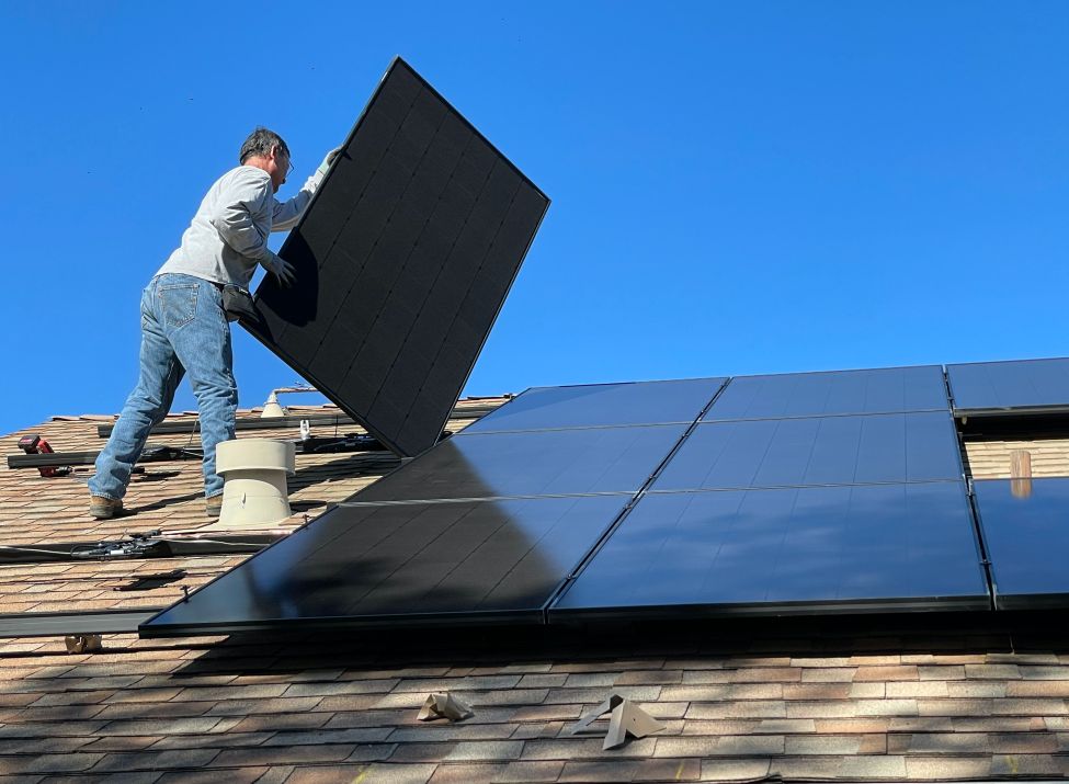 Beispielbild zur Installation von Photovoltaikanlagen auf dem heimischen Dach.