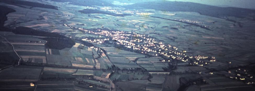 Luftaufnahme von Heiligenrode aus den 70er Jahren, Blickrichtung Südosten