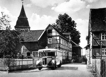 Bild Kirchplatz Sandershausen etwa im Jahr 1939
