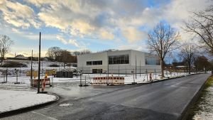 Das Bad während dem Bau 2023 im weißen Schneekleid.