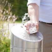 Der neue Trinkwasserbrunnen vor dem Eingang, der in den Sommermonaten gratis zur Verfügung steht.