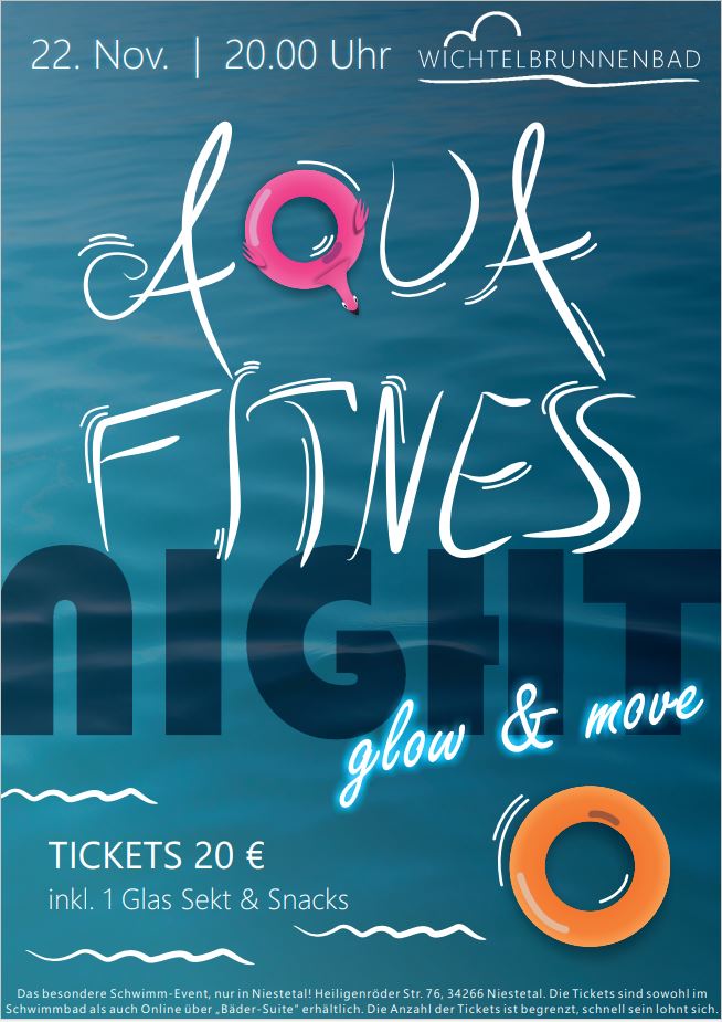 Aqua Fitness by night Plakat mit Wellen und zwei auf den Wellen tanzenden Schwimmreifen.