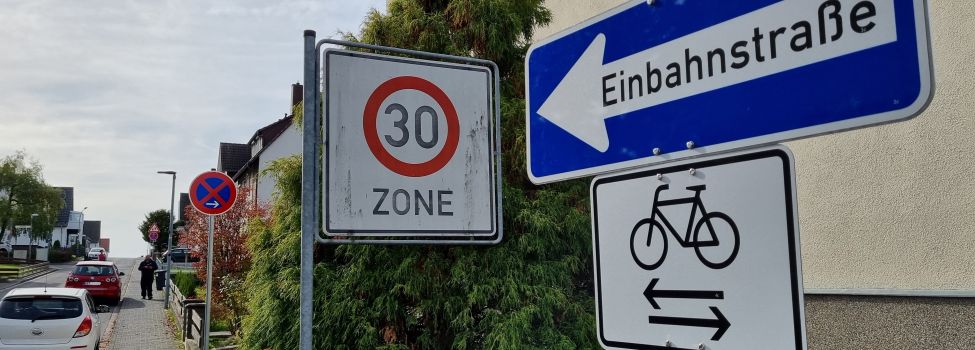 Die Einganhnstraße Am Stein in Heiligenrode wird für den beidseitigen Fahrradverkehr geöffnet.