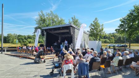 Mehrere Dutzend Besucherinnen und Besucher waren am Festsonntag anwesend, um am Gottesdienst teilzunehmen.