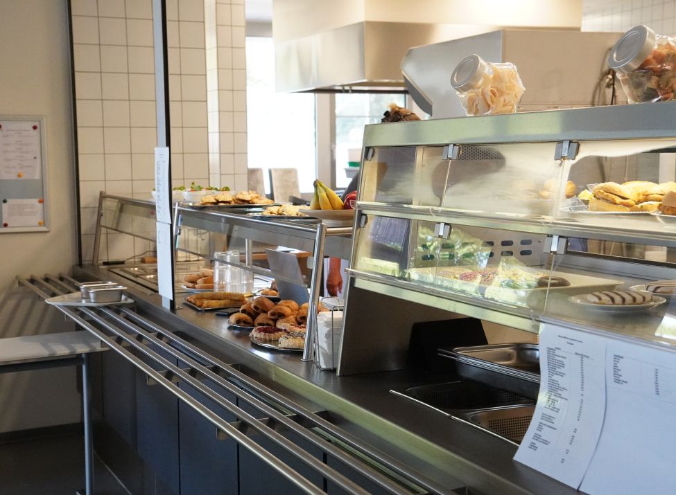 Neben dem Kioskbetrieb gibt es auch zwei frische Tagesgerichte, eine Salat- und eine Nudelbar.