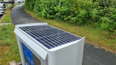 Durch eine integrierte Solaranlage ist das Modul vollkommen autark.