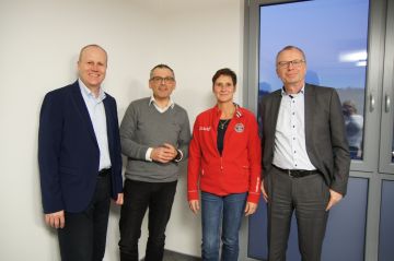 Robert Balzer, TSV Heiligenrode, Bürgermeister Andreas Siebert, Heike Klug, TSG Sandershausen und Peter Schumann, SC Niestetal