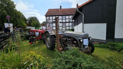 Die Traktoren in den vielen Höfen im Ortskern rundeten das Dorffest ab.